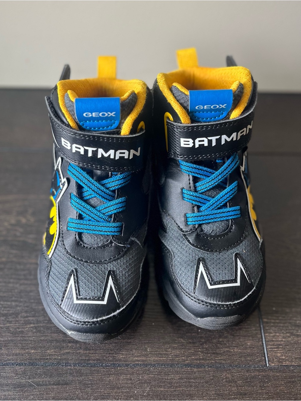 Geox Kids Ciberdron Black & Yellow Batman Light-Up High-Top Sneakers